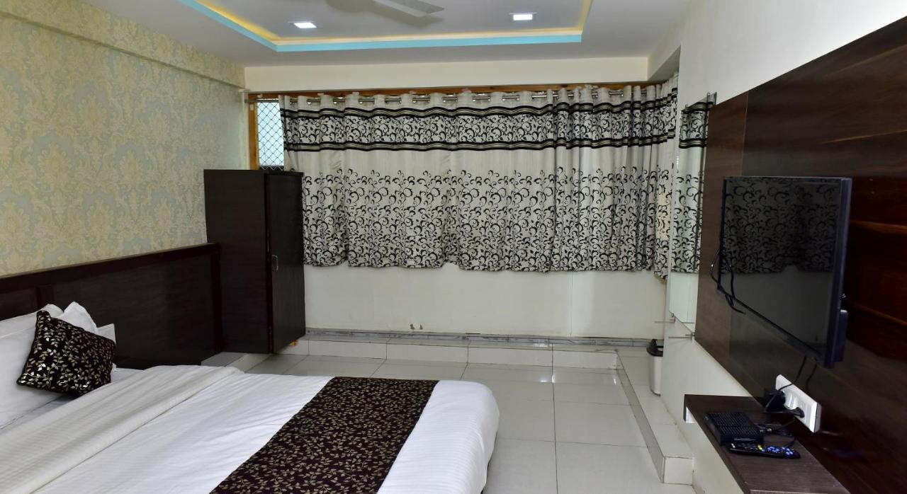 Hotel Peradiot Ahmedabad Exterior photo
