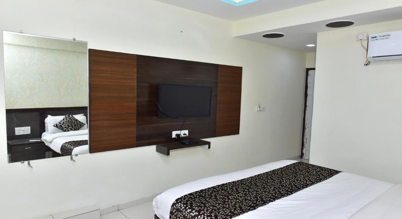 Hotel Peradiot Ahmedabad Exterior photo