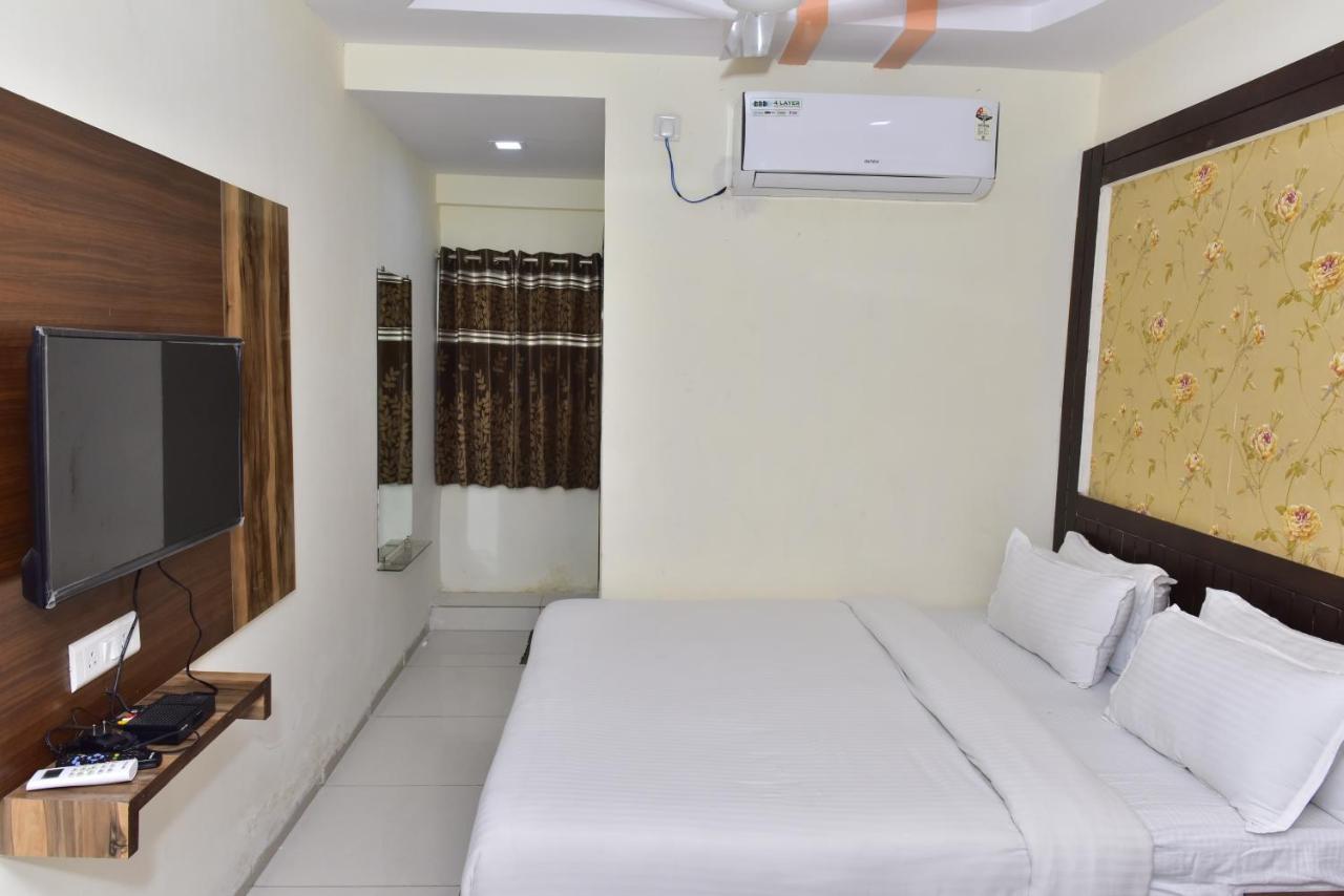 Hotel Peradiot Ahmedabad Exterior photo