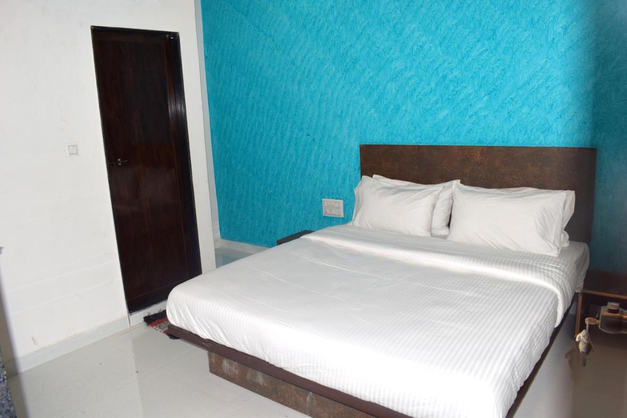 Hotel Peradiot Ahmedabad Exterior photo